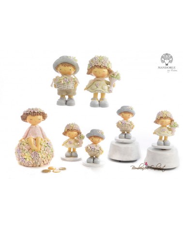 Bomboniera Carillon Bambina con Cappello e Mazzo di fiori